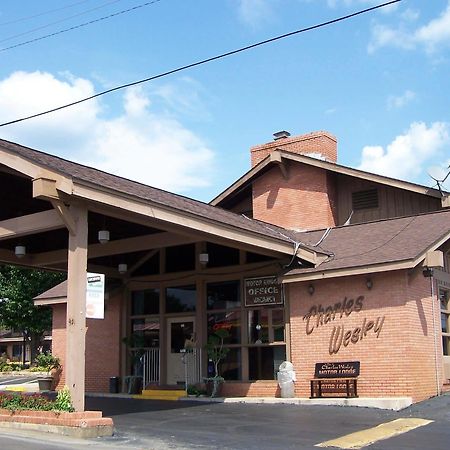 Charles Wesley Motor Lodge Downtown Broken Bow- Hochatown Buitenkant foto