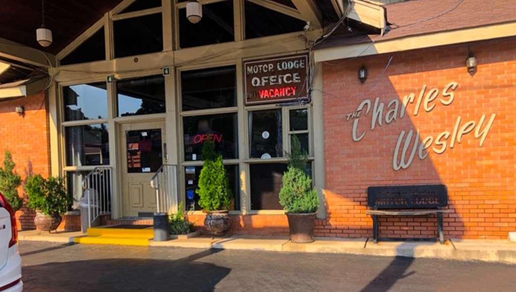 Charles Wesley Motor Lodge Downtown Broken Bow- Hochatown Buitenkant foto