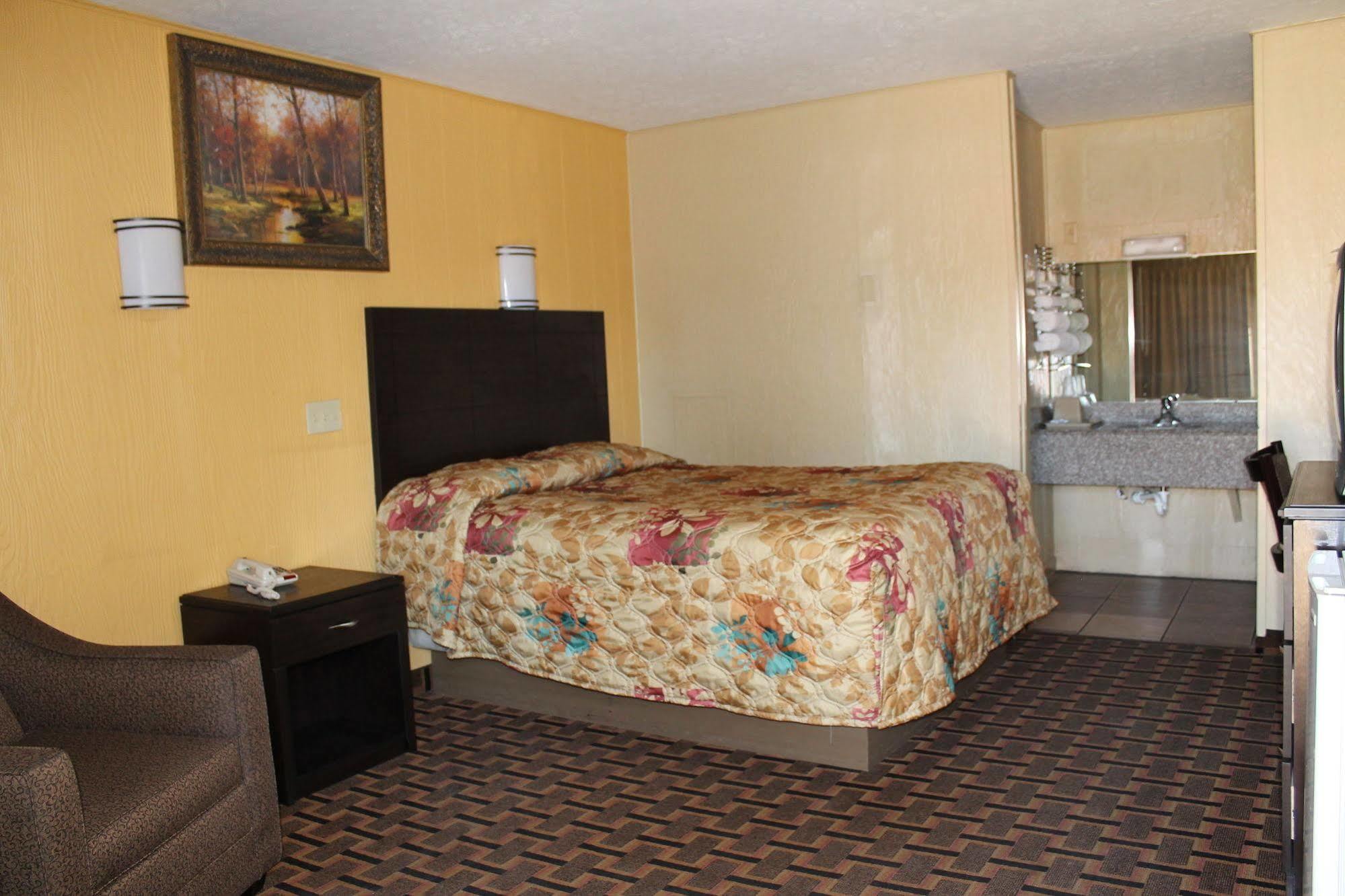 Charles Wesley Motor Lodge Downtown Broken Bow- Hochatown Buitenkant foto