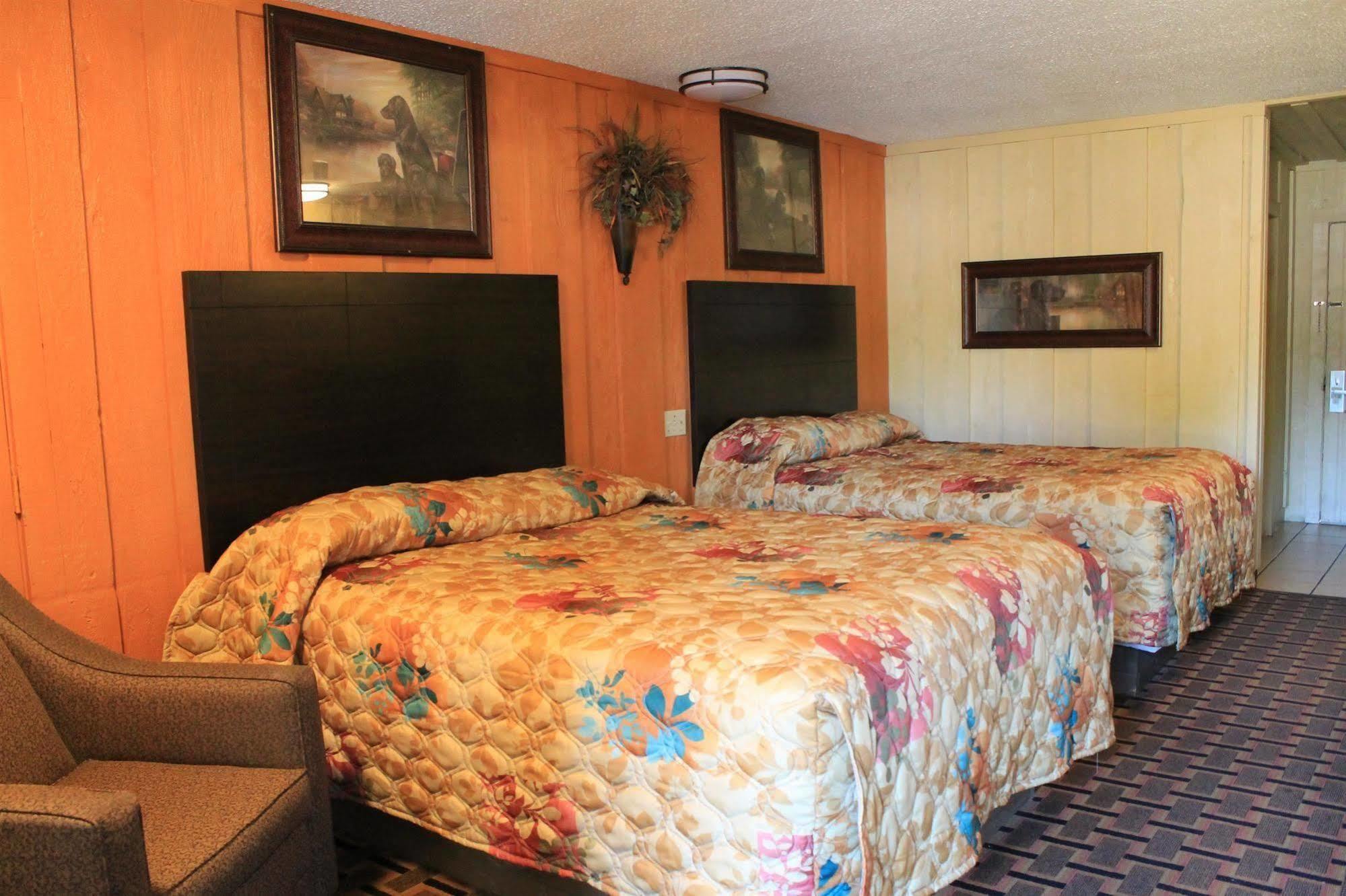 Charles Wesley Motor Lodge Downtown Broken Bow- Hochatown Buitenkant foto