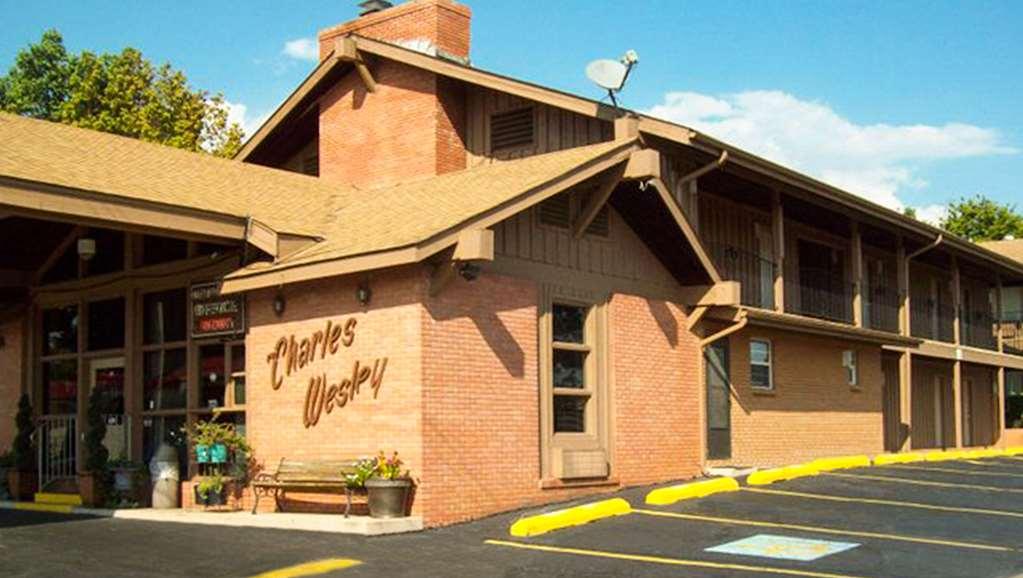 Charles Wesley Motor Lodge Downtown Broken Bow- Hochatown Buitenkant foto